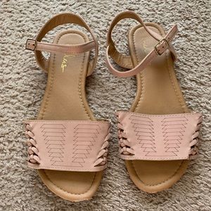 Lulus Light Pink Flat Sandal Size 8.5